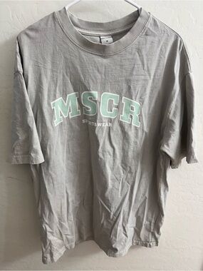 Muscle Republic Short-Sleeve Graphic Tee in Light Gray with Mint Logo